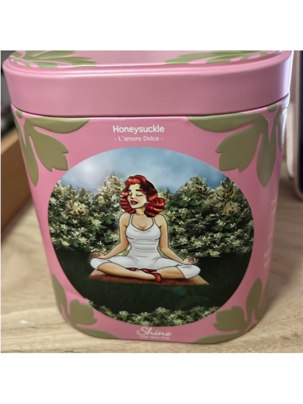 Shine live your fire Scented Candle - Honeysuckle